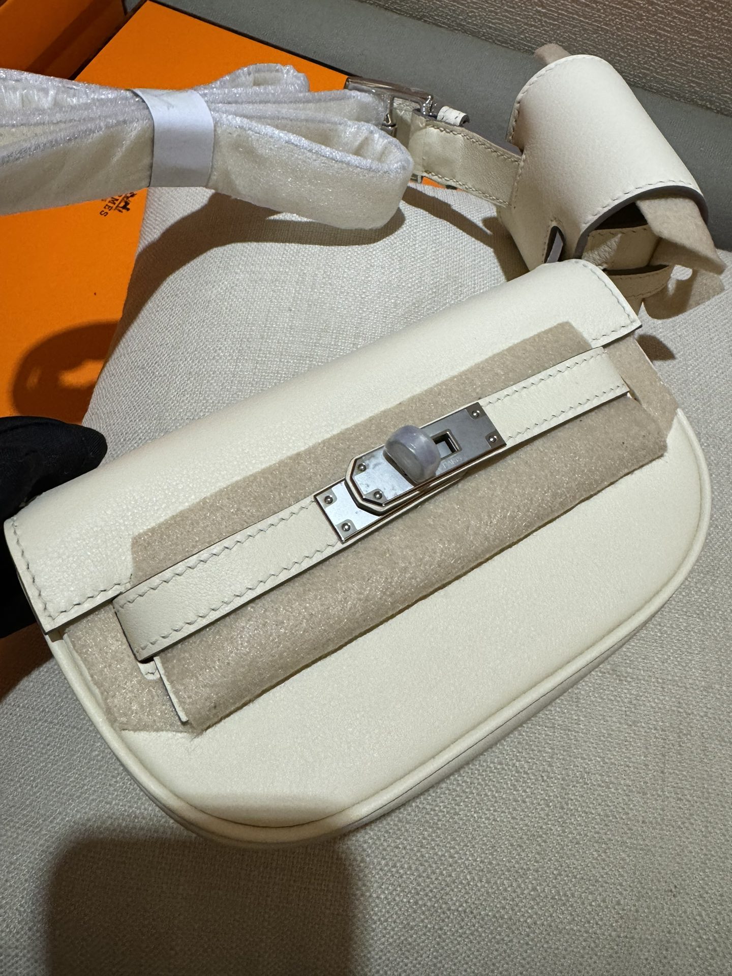 Hermes Kelly Moove Shoulder Bag In White Swift Leather